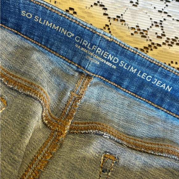 NWT Chico’s Newberry Indigo 2R So Slimming Girlfriend Slim Leg Jeans Trendy - Picture 13 of 15
